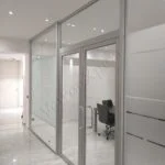 parete divisoria in vetro trasparente per sala riunioni