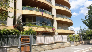 Coperture balconi circolari vista frontale Roma VetroeXpert Vetrate Pieghevoli e vetrate a scomparsa Glassroom