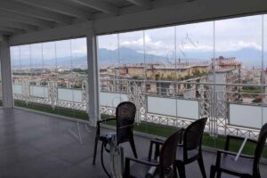 vetrata panoramica per chiusura balconi