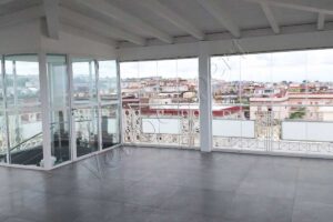 vista interna di una vetrata panoramica glassroom