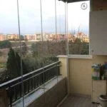 vetrata panoramica posta su un balcone