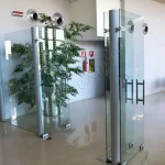 Parete divisoria a battente Roma VetroeXpert Porte in vetro su misura e Pareti divisorie