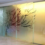 Parete divisoria su misura con decorazioni a mano Roma VetroeXpert Porte in vetro su misura e Pareti divisorie 1