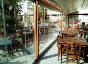 Pergotenda con vetrate scorrevoli ed a pacchetto outdoor