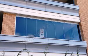 Vetrate a pacchetto Glassroom installate al Papillo Eur laurentino Roma VetroeXpert Vetrate Pieghevoli e vetrate a scomparsa Glassroom scaled