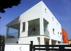 Vetrate a scomparsa Glassroom coperture balconi vista frontale Roma VetroeXpert Vetrate Pieghevoli e vetrate a scomparsa Glassroom scaled