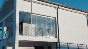 Vetrate a scomparsa Glassroom coperture balconi vista laterale Roma VetroeXpert Vetrate Pieghevoli e vetrate a scomparsa Glassroom