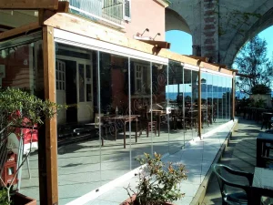 Vetrate a scomparsa Glassroom parete ristorante Vista esterna Roma VetroeXpert Vetrate Pieghevoli e vetrate a scomparsa Glassroom