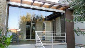 Vetrate a scomparsa Glassroom vista frontale Roma VetroeXpert Vetrate Pieghevoli e vetrate a scomparsa Glassroom