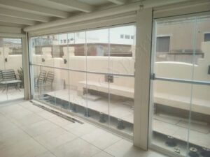 Vetrate panoramiche e Vetrate pieghevoli Glassroom Vetrate panoramiche con frangivento Vetreria VetroeXpert