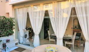 Vista frontale Vetrata pieghevole chiusa Roma VetroeXpert Vetrate Pieghevoli e vetrate a scomparsa Glassroom 1