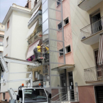 Applicazione pellicole con gru Roma VetroeXpert Pellicole per vetri Sicurezza Termica Protezione solare Estetica