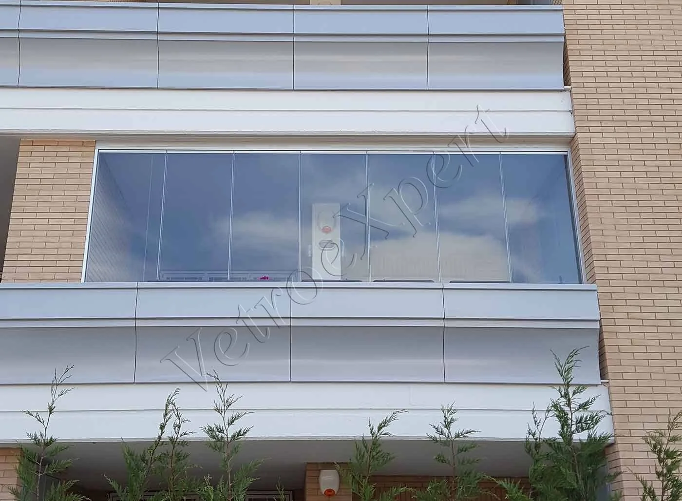 Scopri di più sull'articolo Come chiudere un balcone con ringhiera