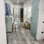 porta in vetro opaco aperta