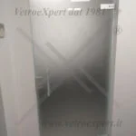 porta a battente in cristallo opaca