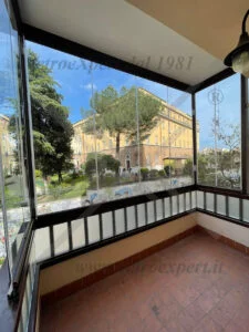 vetrata panoramica scorrevole con paesaggio