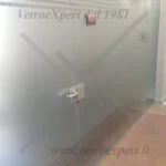 portone in vetro opaco fatto su misura