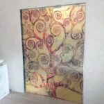 porta in vetro con decorazioni colorate