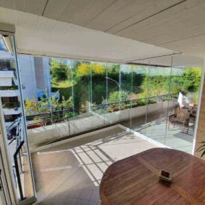 divisione balcone con vetrate