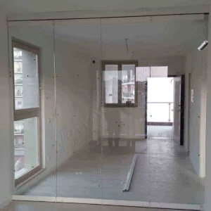 installazione parete divisoria glassroom