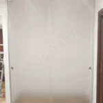 porta a due ante scorrevole in vetro opaco