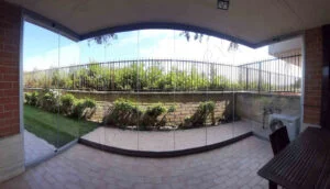 vetrata panoramica per portico