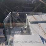 recinzione in vetro per balcone con vista