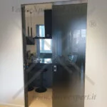 parete divisoria in vetro nero