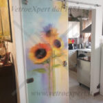 porta in vetro per cucina con serigrafia fiori