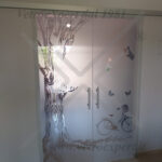 doppia porta in vetro con serigrafia decorativa