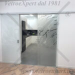 doppia porta in cristallo con serigrafia decorazione rami