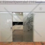 parete divisoria per dividere la cucina dal soggiorno aperta 3
