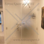 doppia porta in vetro opaca con decorazione