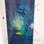 porta in vetro decorato colorato con mantovana