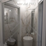 specchio in bagno marmo