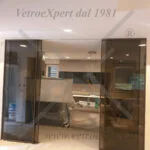 parete divisoria in vetro scuro