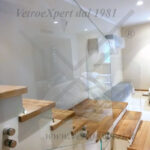 recinzione in vetro per scale con rivestimento